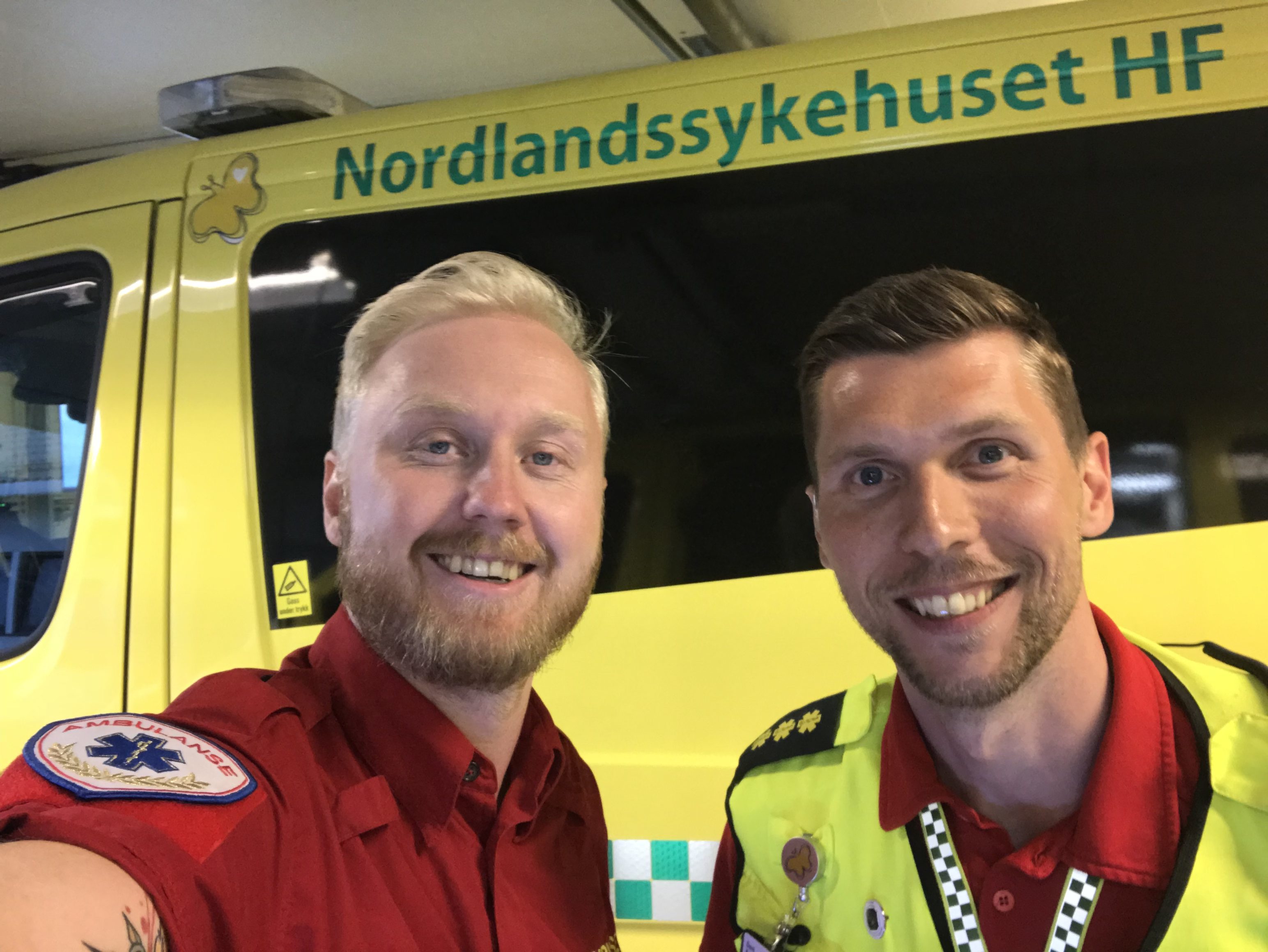 Dani Karlsen, NLSHs ambulansetjeneste til høyre. Foto: Ole Kristian Andreassen.