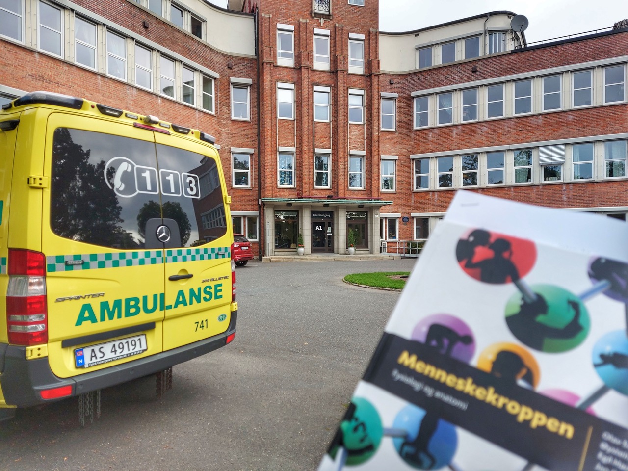 Høgskolen i Østfold har hatt 60 studiepoengs paramedic-­utdanning i 15 år. Nå er den på is. I år har de startet bachelor i paramedisin. Foto: Therese Fostervold Mathisen
