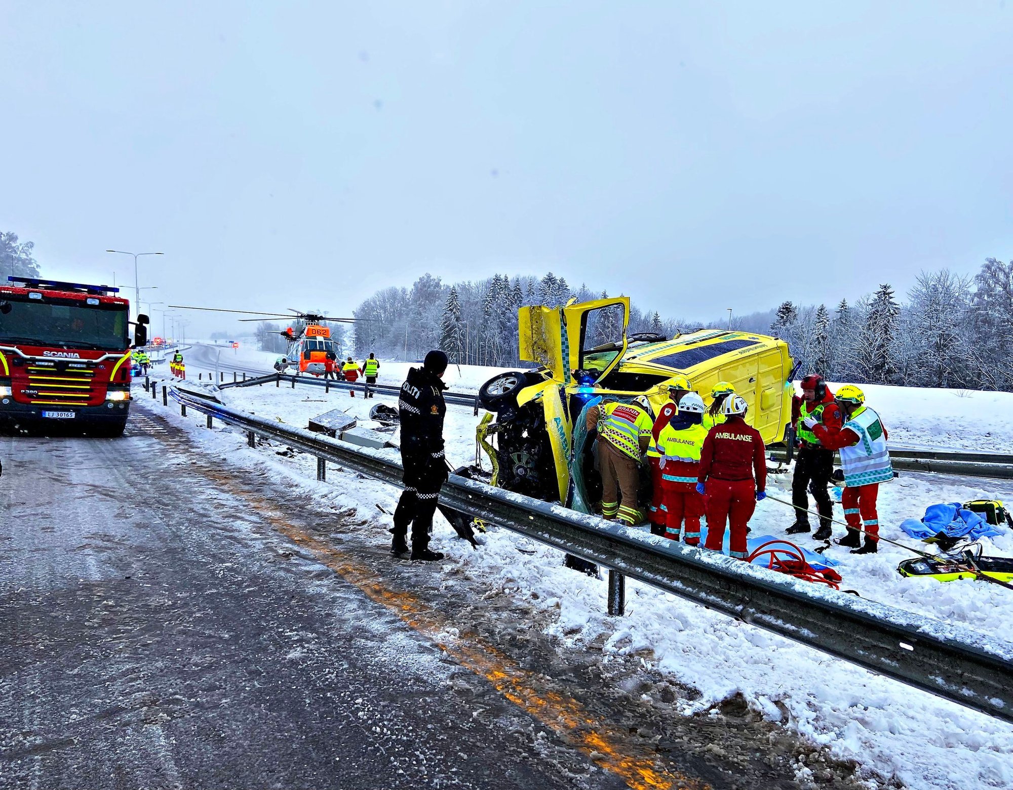 Ambulanseulykke på E18. Foto: Vestfold interkommunale brannvesen.