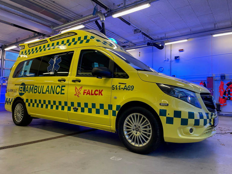 Første elektriske ambulanse i Danmark er en Mercedes Benz e-Vito Tourer L3. Foto: Falck.