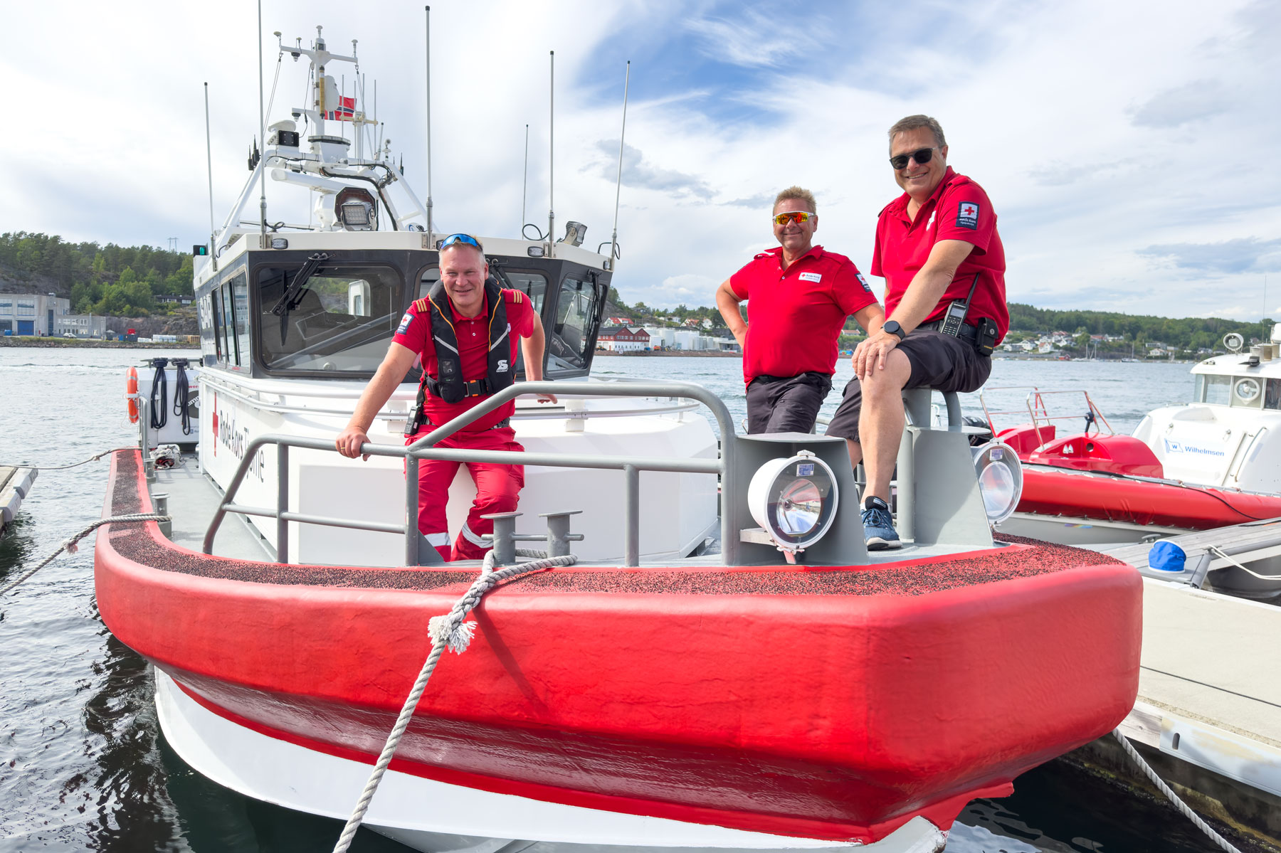 Arne Magnus Berge, Egill Elvestad og Morten Kristiansen stortrives med frivillig tjeneste på Røde Kors-båten «Veritas». Foto: Jørn Finsrud.