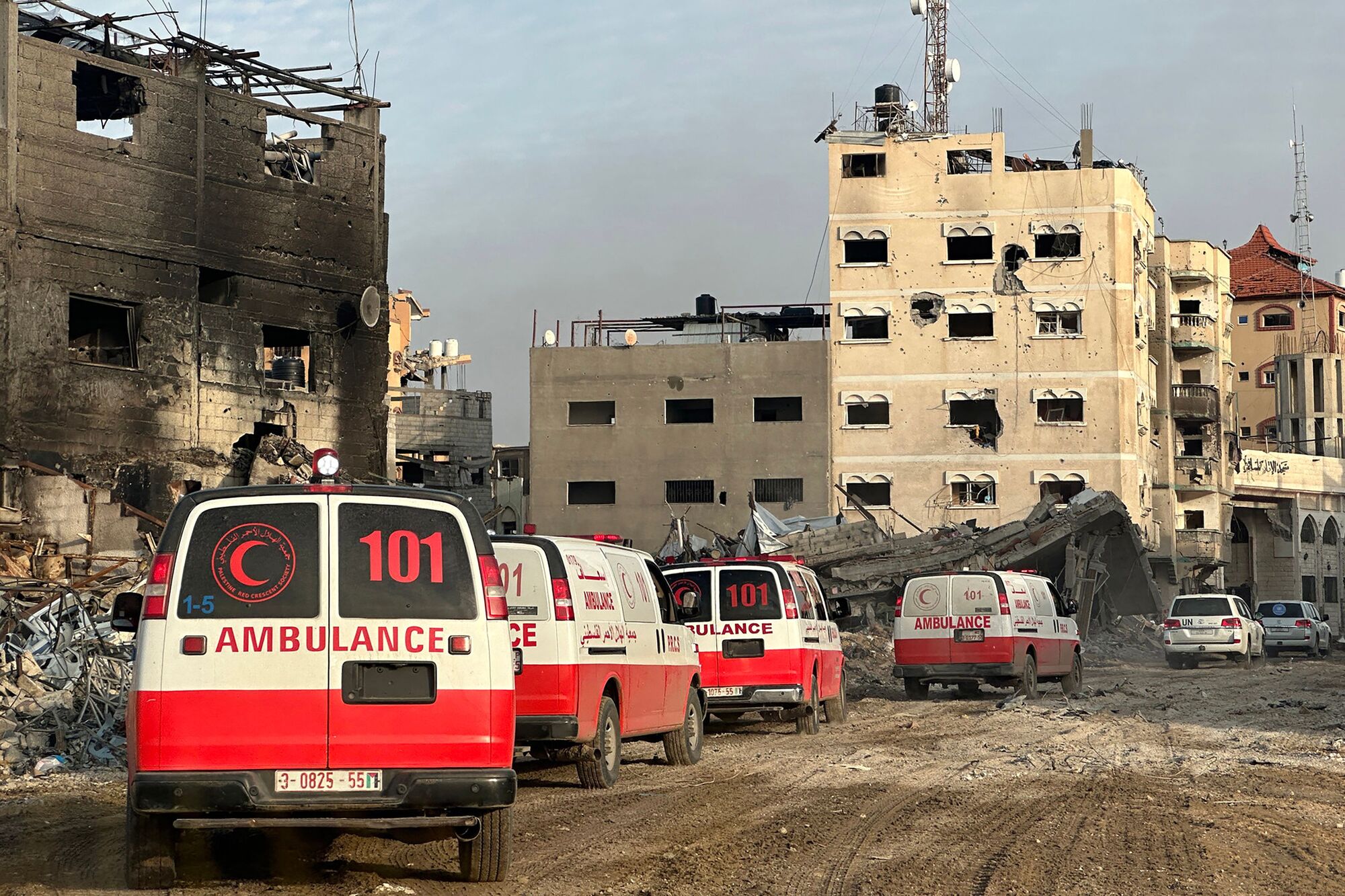 Den palestinske journalisten Feras Al-Ajrami har laget dokumentar om hvordan det er å jobbe i ambulansetjenesten i Gaza. Foto: NTB/Christopher Black.