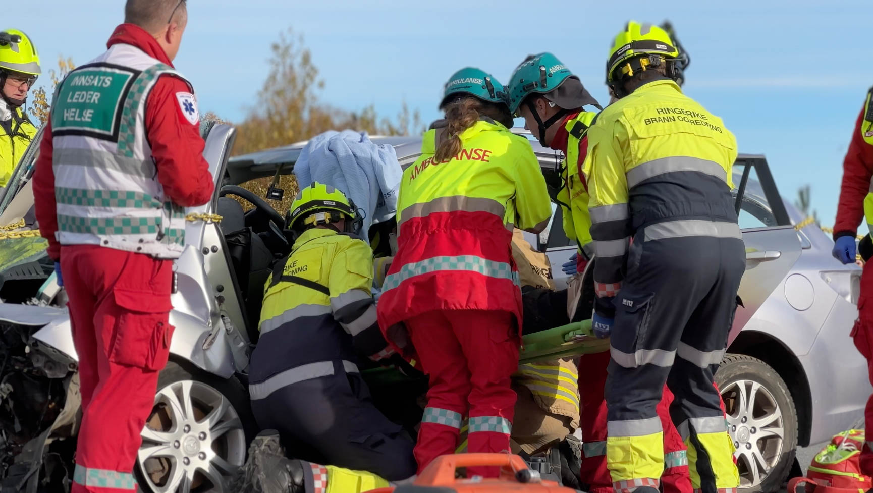 Mens brannmannskaper nå kan få erstatning hvis de skader seg på øvelse, gjenstår ambulansepersonell. Foto: Jørn Finsrud.